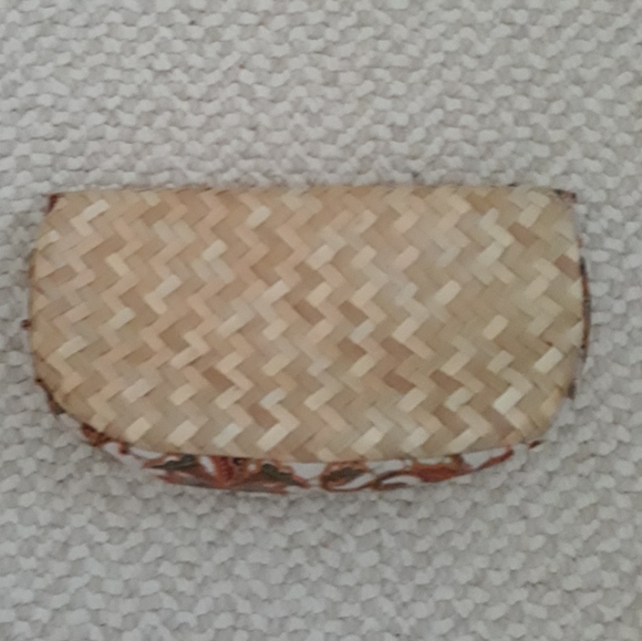 Hand Woven Clutch from the Philippines - Picture 2 of 5